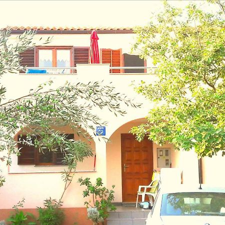 Apartmani Mia Ližnjan Екстериор снимка