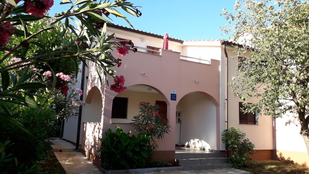 Apartmani Mia Ližnjan Екстериор снимка
