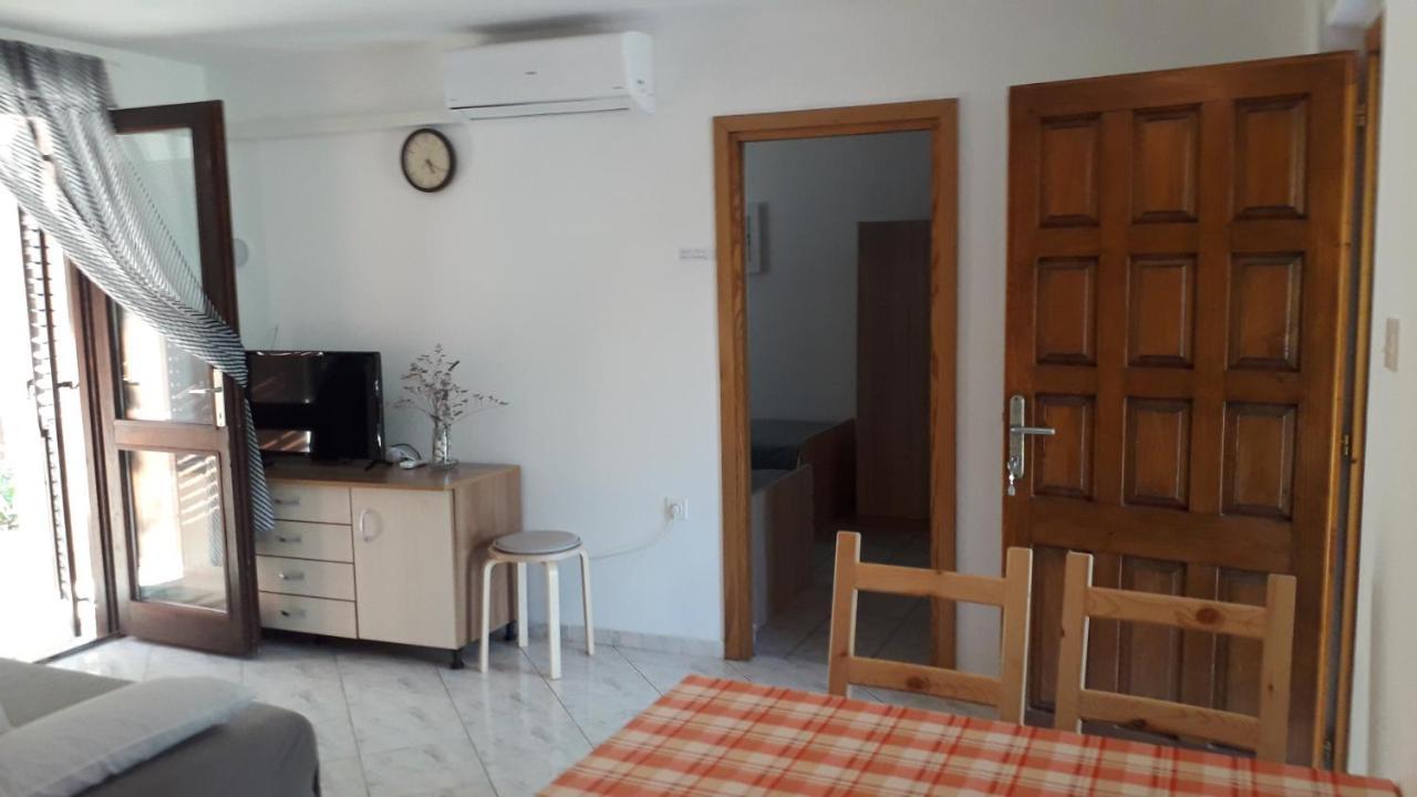 Apartmani Mia Ližnjan Екстериор снимка