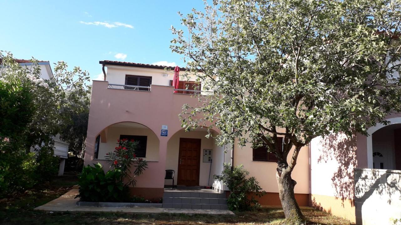 Apartmani Mia Ližnjan Екстериор снимка