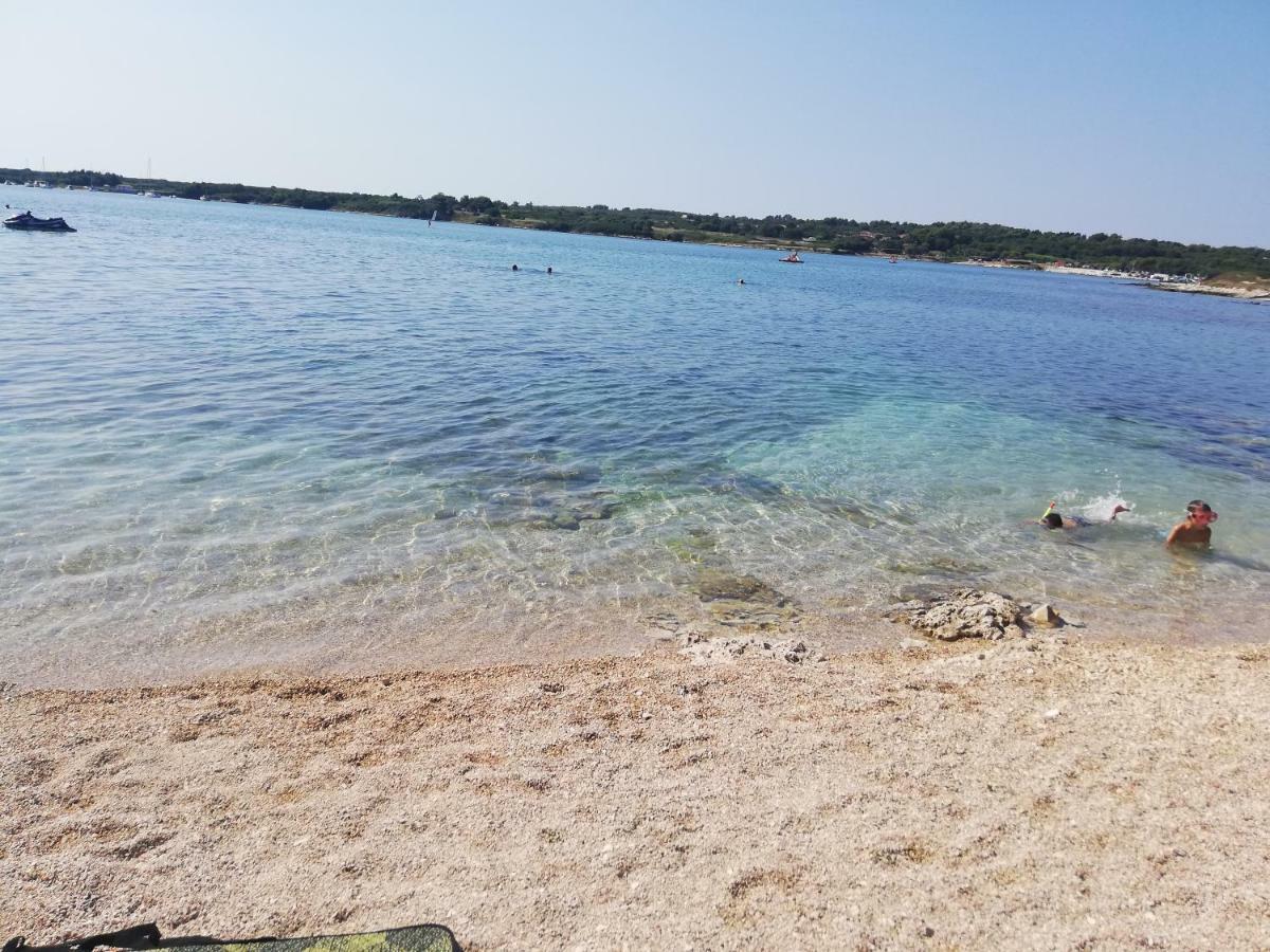 Apartmani Mia Ližnjan Екстериор снимка