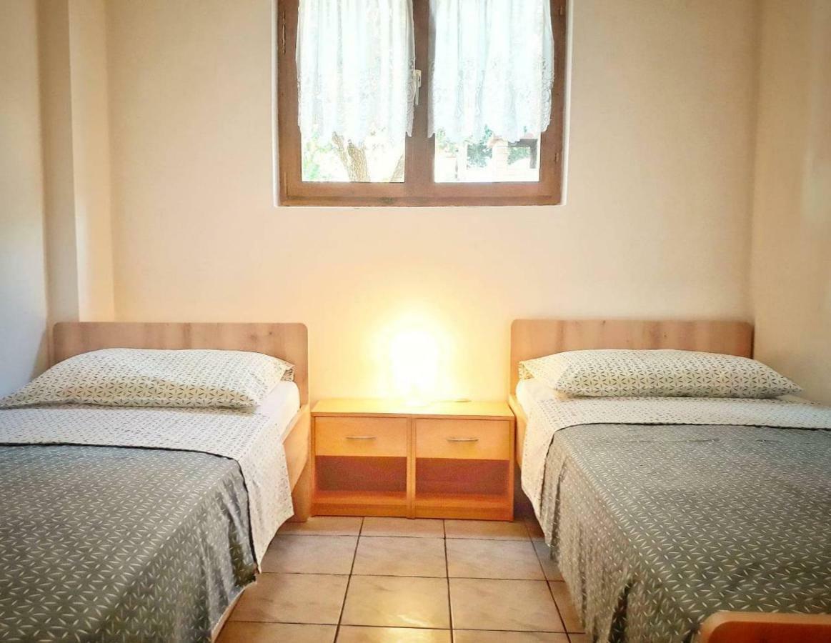 Apartmani Mia Ližnjan Екстериор снимка
