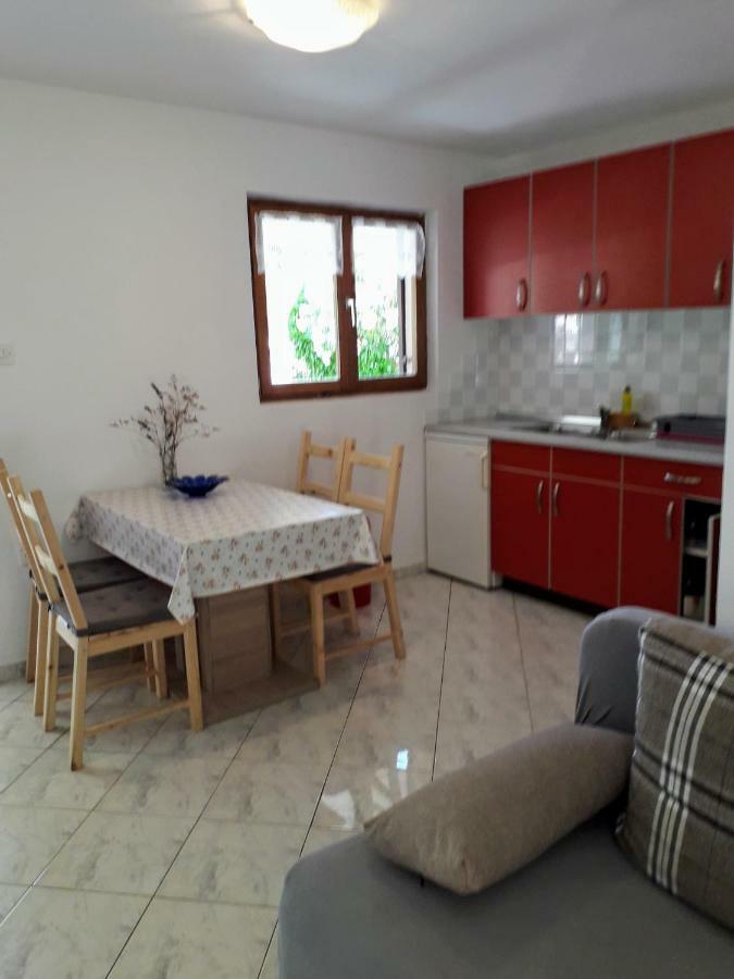 Apartmani Mia Ližnjan Екстериор снимка