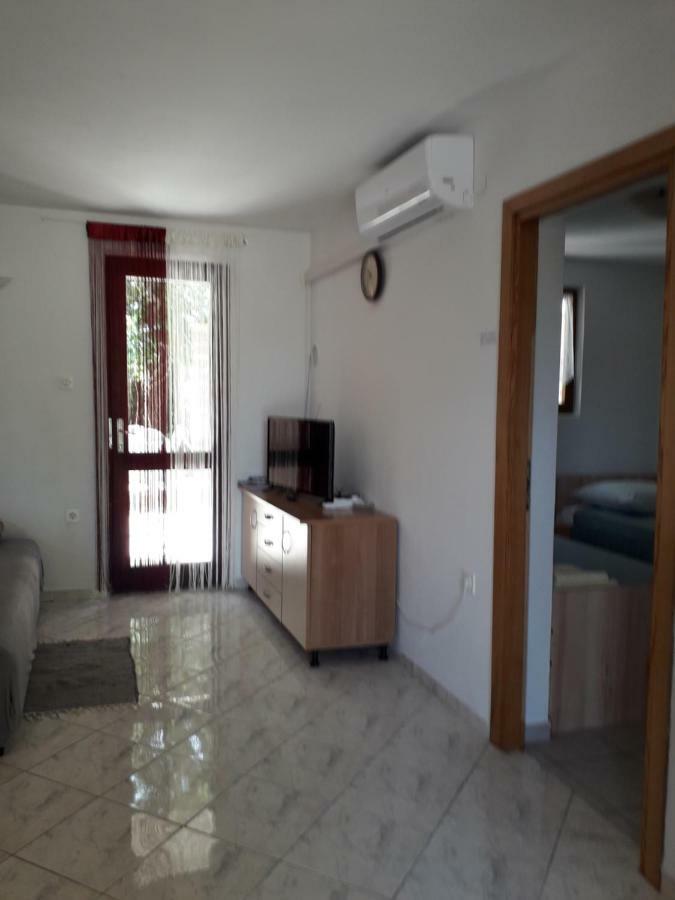 Apartmani Mia Ližnjan Екстериор снимка