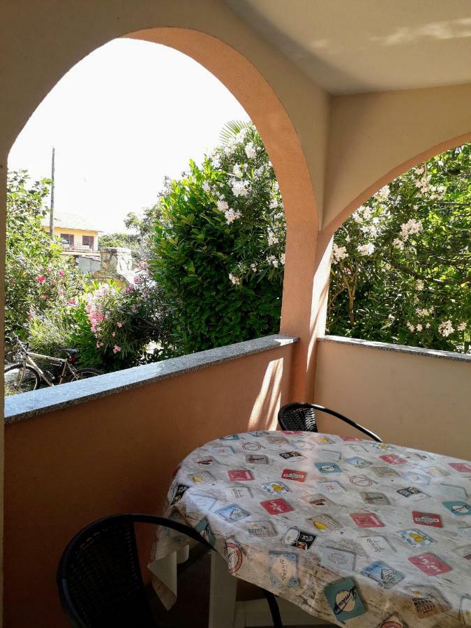 Apartmani Mia Ližnjan Екстериор снимка